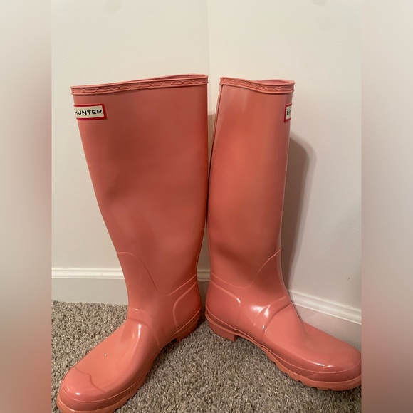 Hunter Women’s Glossy Pink Tall Rain Boots - Picture 2 of 9